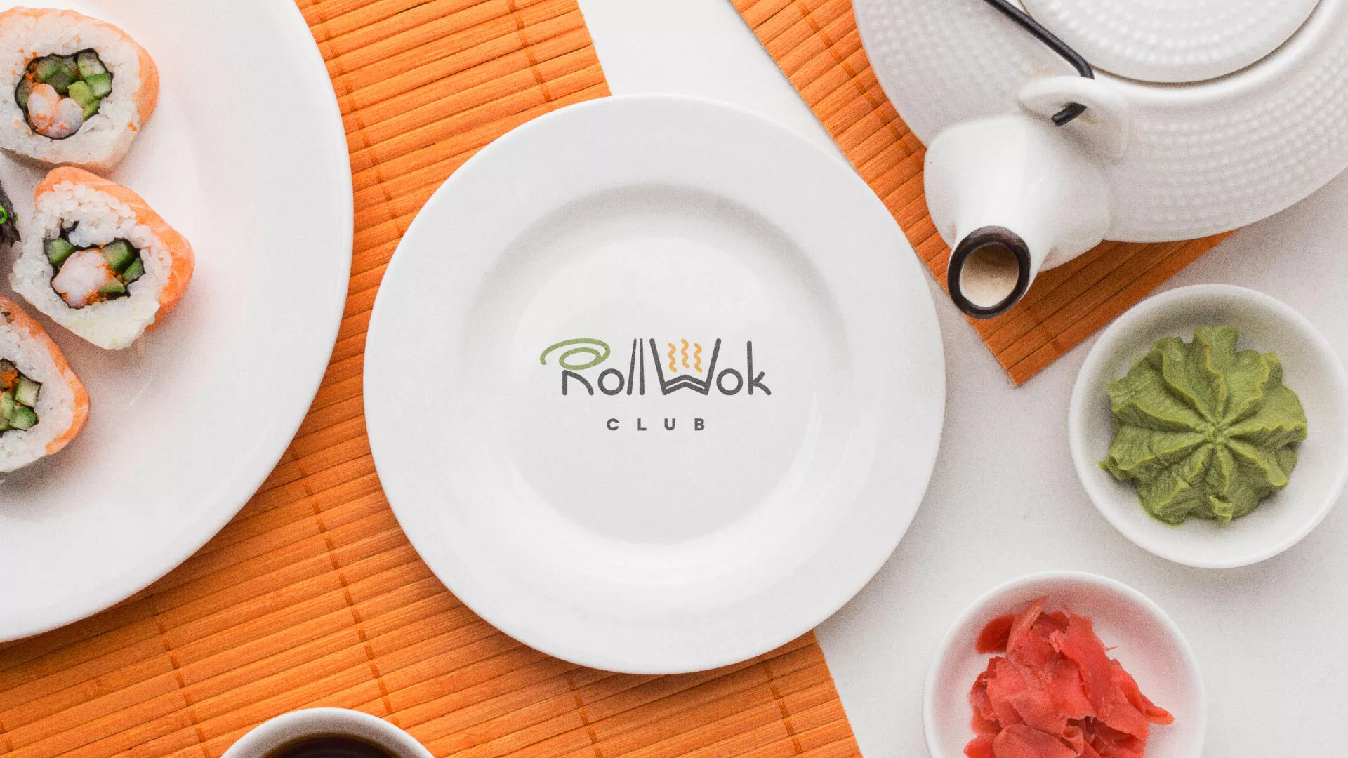 Разработка логотипа и фирменного стиля суши-бара «Roll Wok Club» в Чусовом